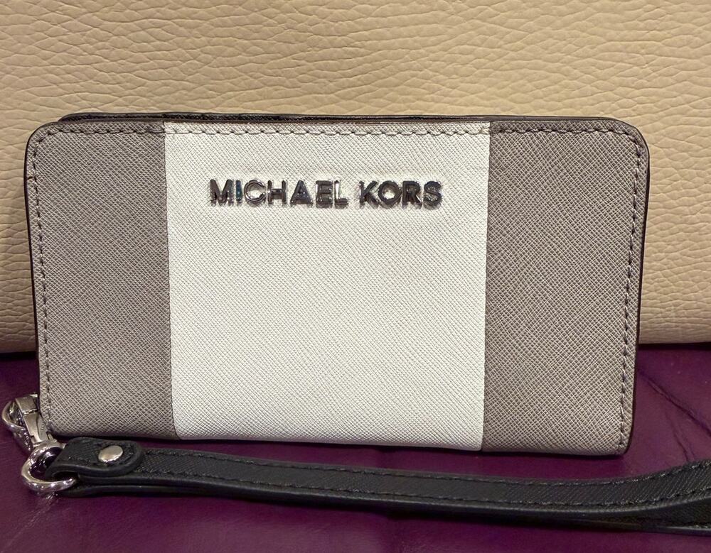 Michael Kors Jet Set Travel Saffiano Continental Wallet in Pearl Grey & White